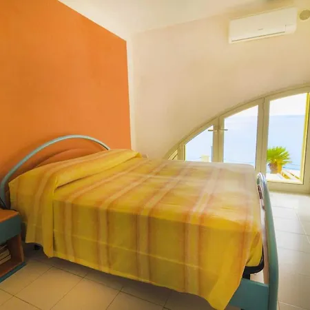 Apartment Sea House On The Rocks
