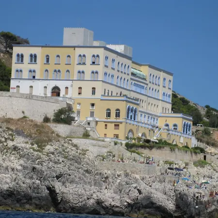 Sea House On The Rocks Apartment *